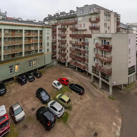 Apartment Praga - Parking, Tram&shops Nearby - By Rentujemy