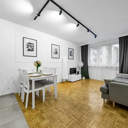 Apartment Praga - Parking, Tram&shops Nearby - By Rentujemy *
