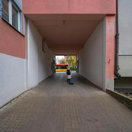 Praga - Parking, Tram&shops Nearby - By Rentujemy