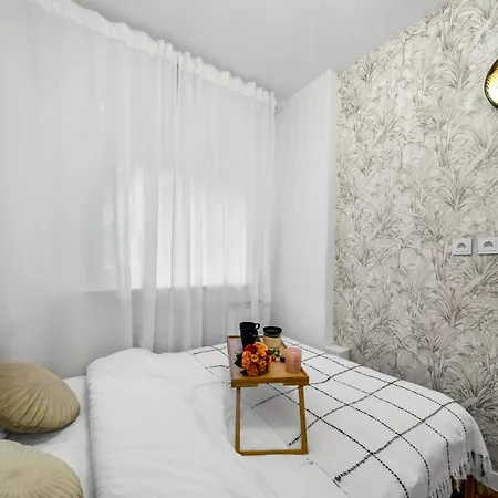 Praga - Parking, Tram&shops Nearby - By Rentujemy Apartment Warschau