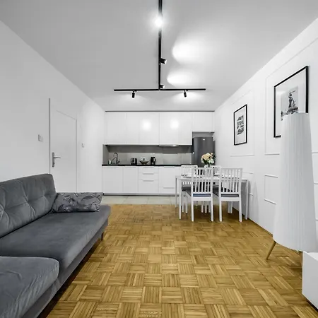 Praga - Parking, Tram&shops Nearby - By Rentujemy Apartment *